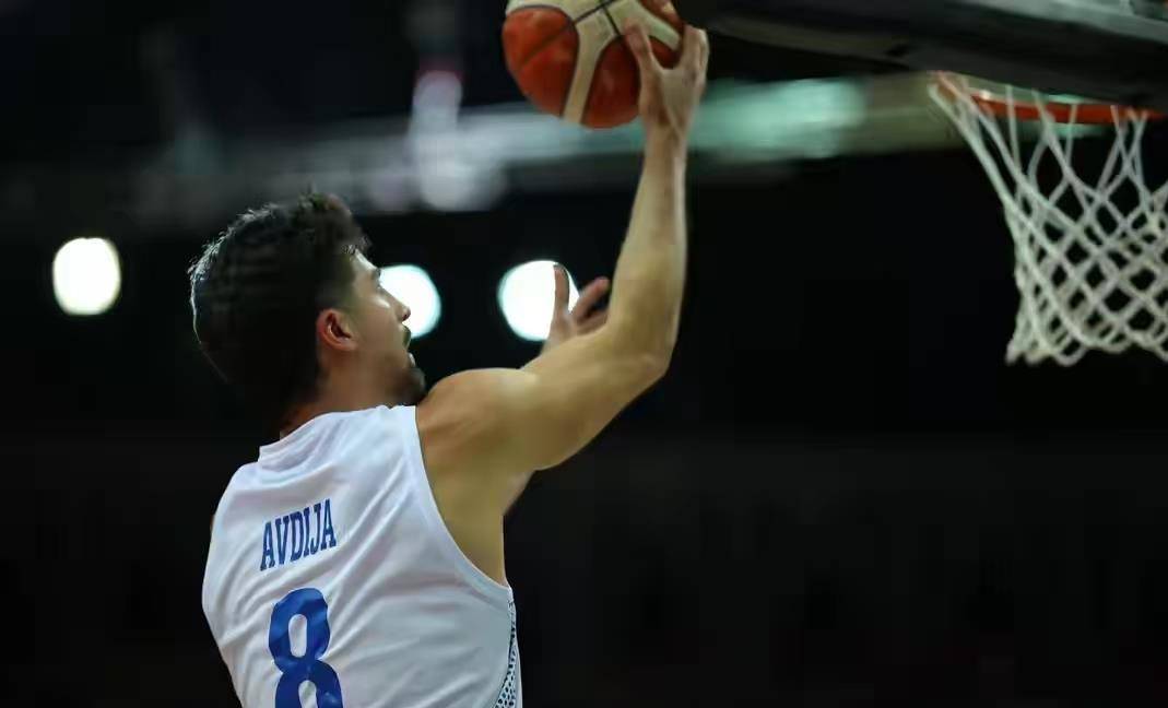 晋级下一阶段引发热议！，字母哥在塞尔维亚队比赛中比赛局势复杂再创辉煌时刻的简单介绍