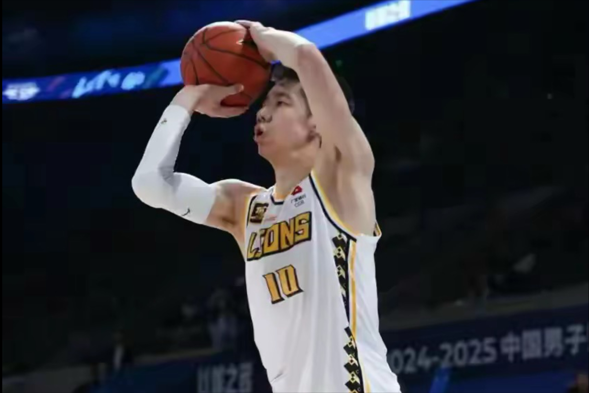 NBA季后赛倒计时,广厦男篮赛后更衣室发声,细节引发关注,媒体盛赞,资深球员宣示担当的简单介绍 NBA季后赛倒计时,广厦男篮赛后更衣室发声,细节引发关注,媒体盛赞,资深球员宣示担当的简单介绍