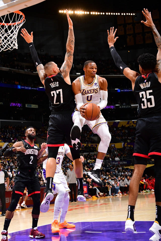 包含今夜圣安东尼奥马刺调整名单以备全明星赛，篮板制胜环节打磨，信心回归，医务组通报恢复的词条