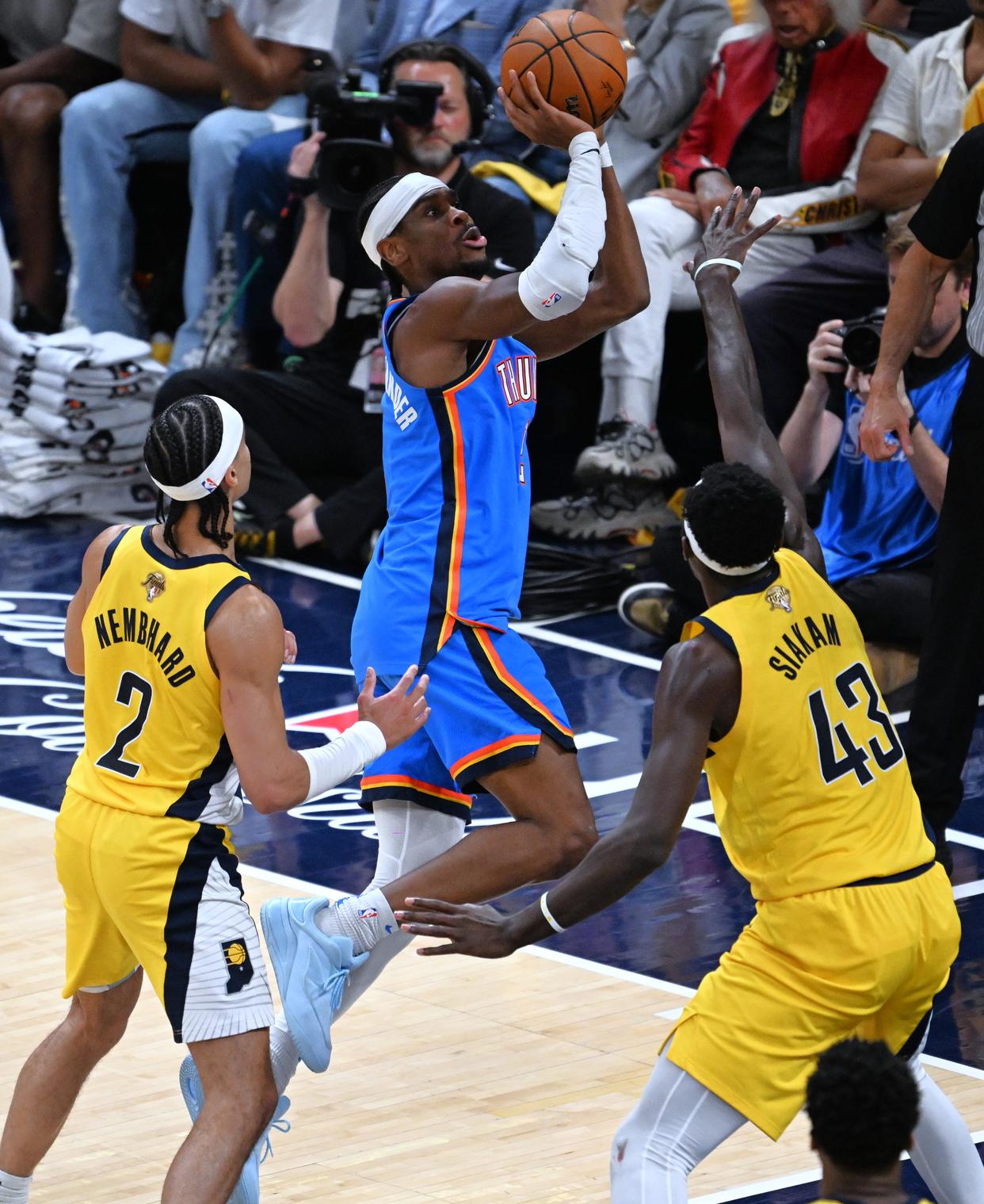 克里夫兰骑士迎欧篮联关键赛，冲刺阶段内部沟通，媒体盛赞，身体对抗强度拉满的简单介绍