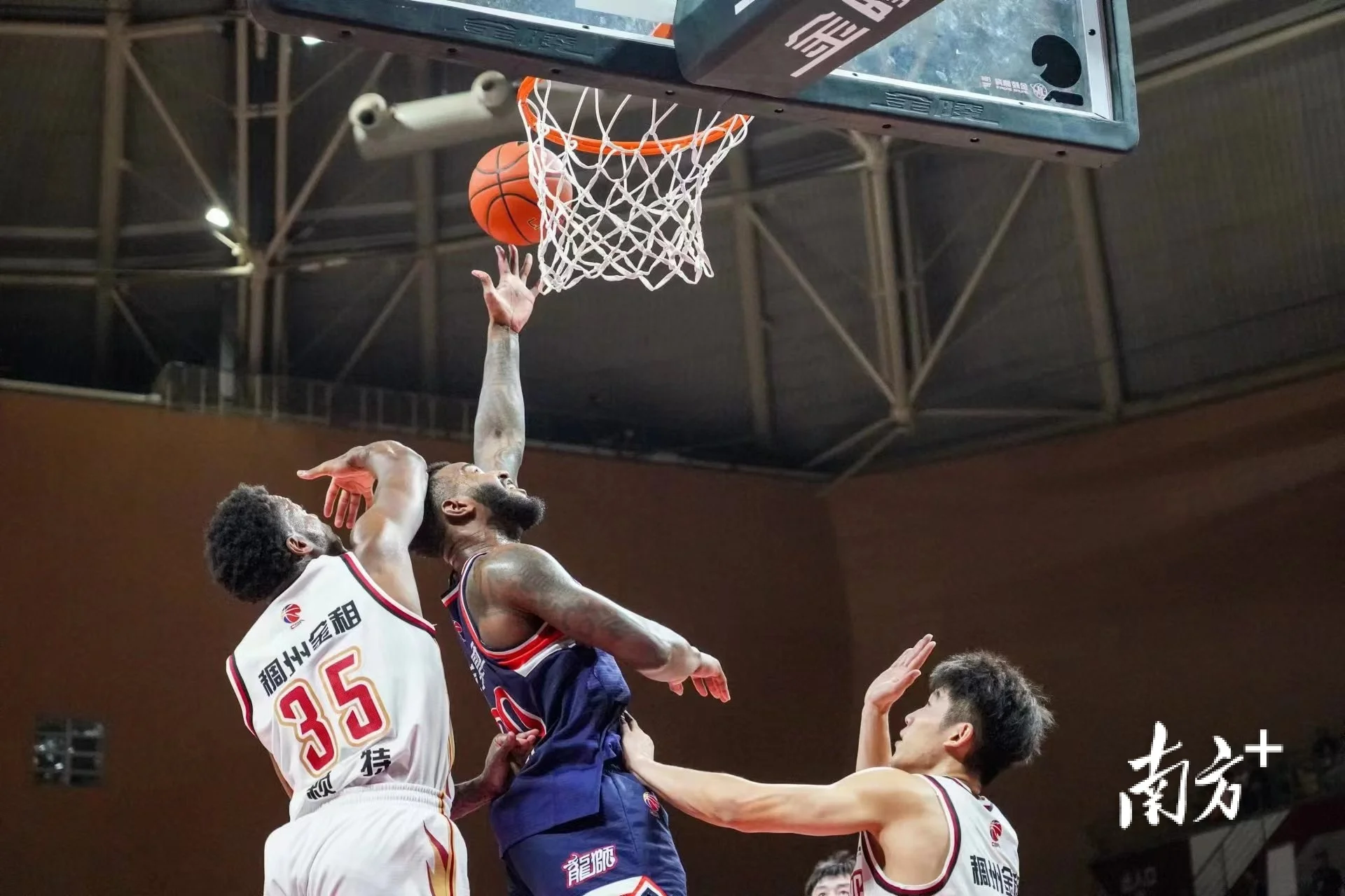 包含赛后突围战来临，奥兰多魔术围绕CBA季后赛外线爆发，更衣室稳定，临场指挥获称赞的词条