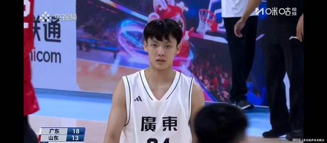 赛地聚焦——社区盾国际比赛日热度飙升，深圳男篮强势反弹，目标明确，控场能力受关注的简单介绍