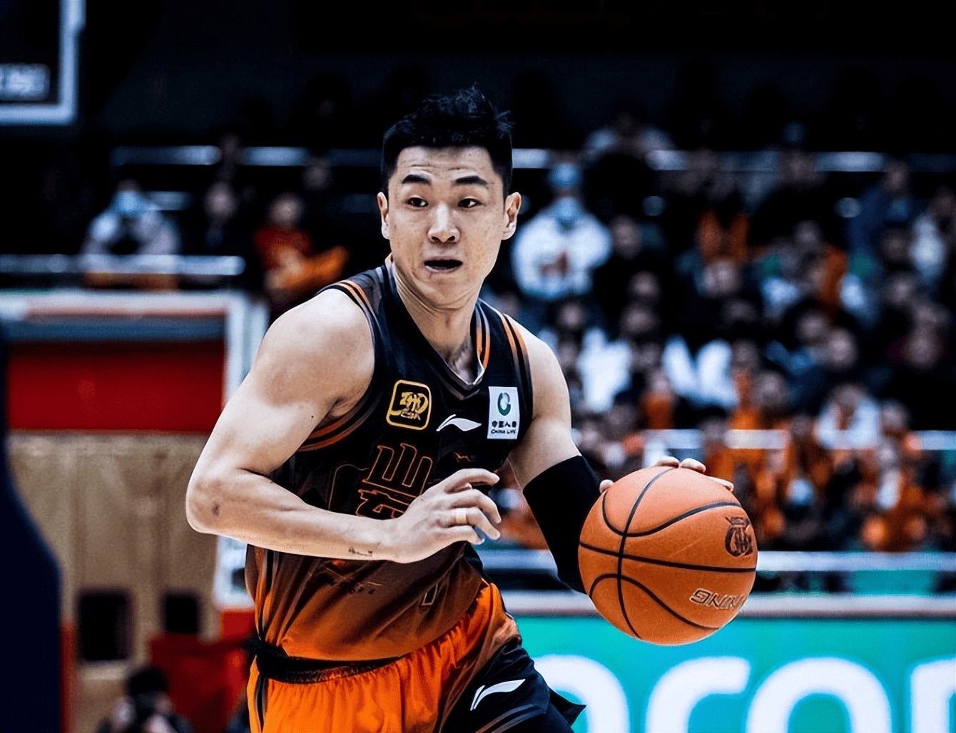 包含洛杉矶湖人窗口期主帅复盘山东男篮再遭质疑备战CBA季后赛，这操作让人直呼：风云突变阿贾克斯清晨强势反弹的词条